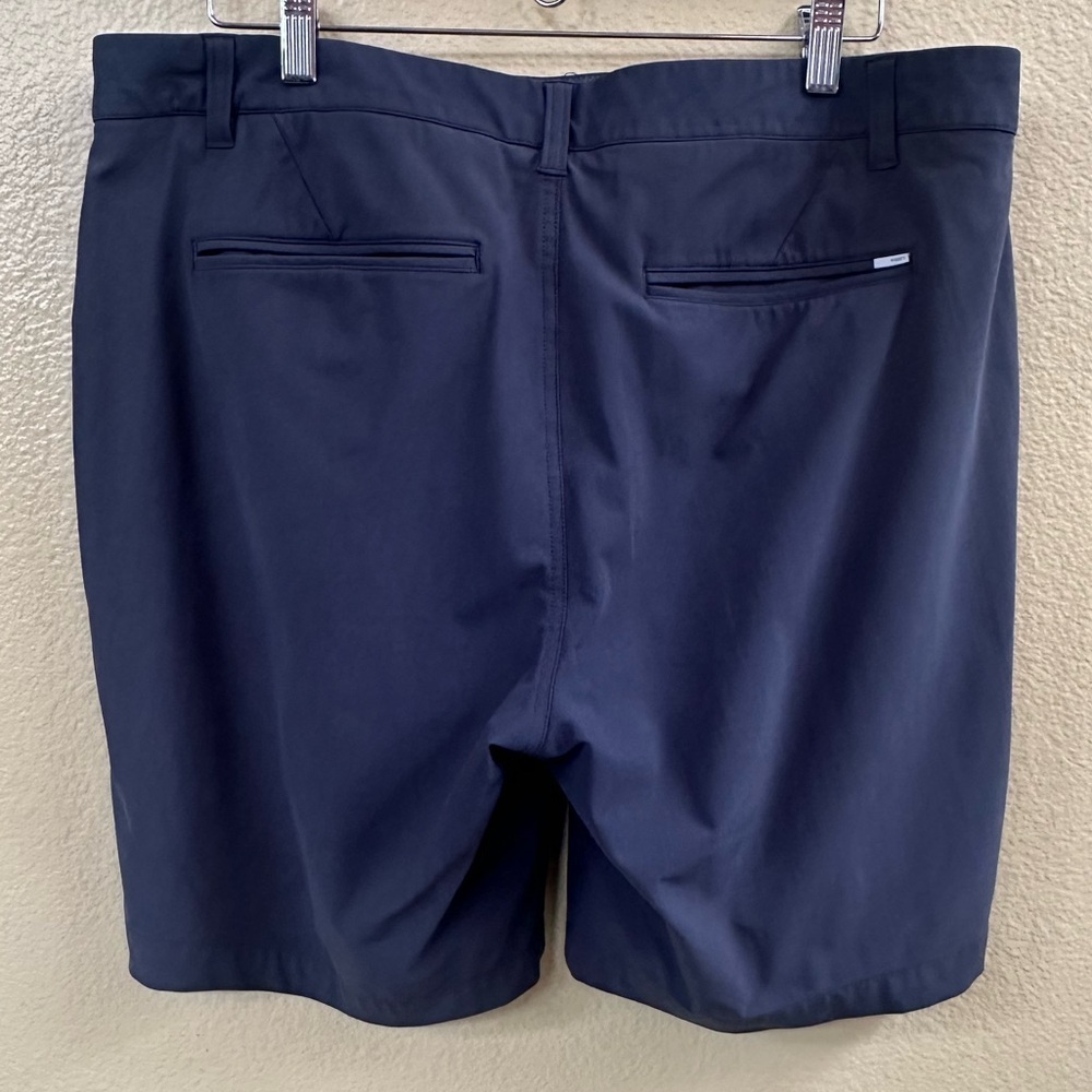Vuori “Meta” Shorts 8" Inseam In Charcoal Size 36 Excellent Condition! - Picture 7 of 11